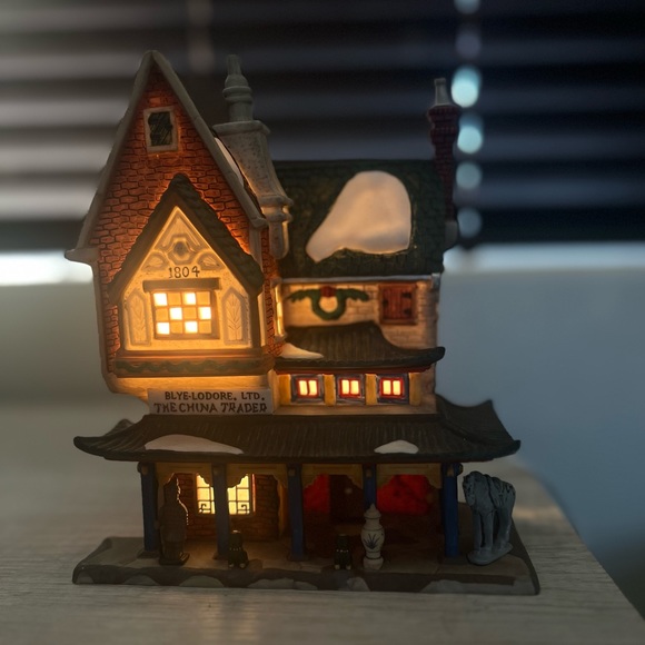 Department 56 The China Trader Dickens Village - Picture 5 of 8